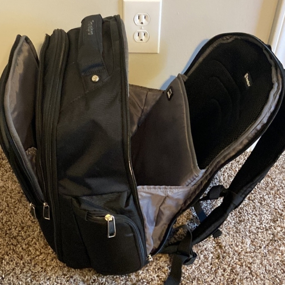 TRAVELPRO Backpack - Picture 6 of 7